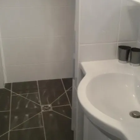 Aeroport Paris Beauvais Houlet 10 Min A Pied Aeroport Parkingbeauvais Longue Duree 公寓